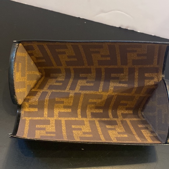 Fendi triangle twist black eyeglass / sunglasses hard shell case - Picture 4 of 9